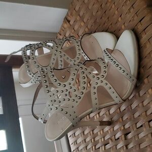 BCBG 8.5 white hard metal heels